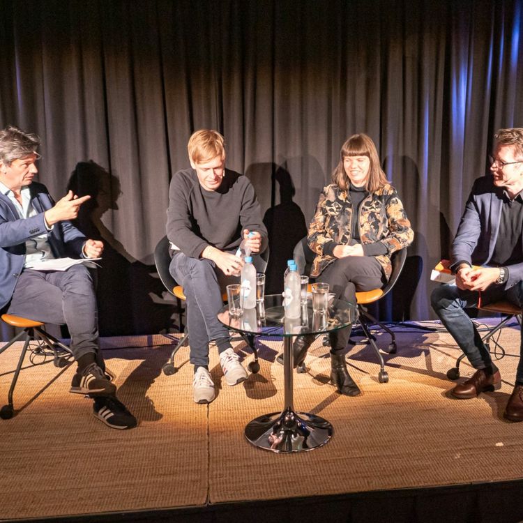 cover art for #307: Kritisk kvartett om Fløgstad, Faldbakken og Houellebecq(fra Kapittel22)