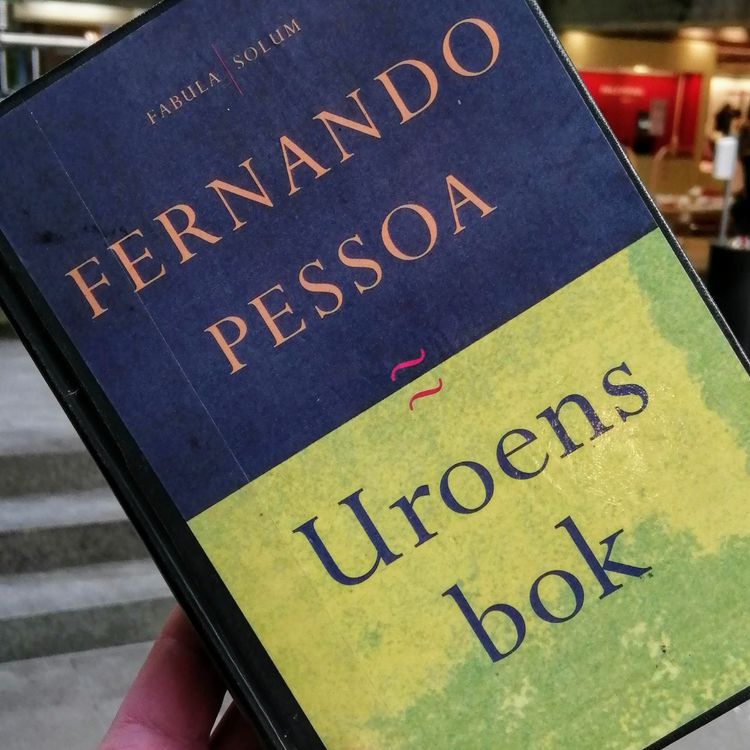 cover art for #242: Vi har lest Uroens bok av Fernando Pessoa
