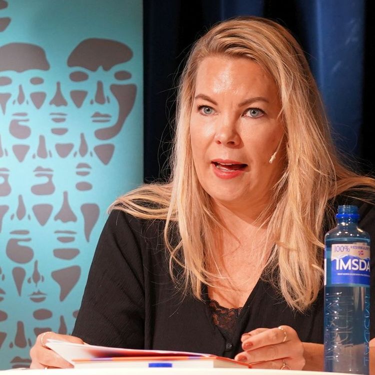 cover art for #212: Marta Breen om kvinner og korona (fra Kapittel20)