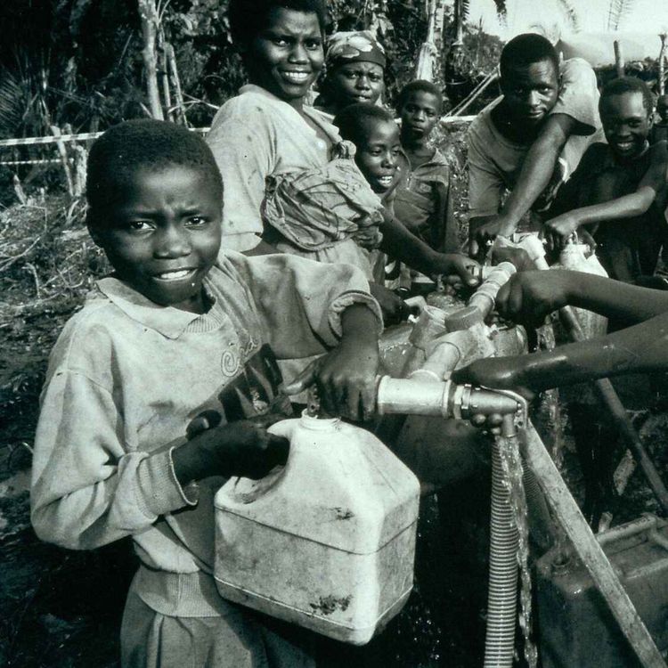cover art for Auprès des réfugiés rwandais au Zaïre-Congo : Épisode 3 - Sous le feu de la presse