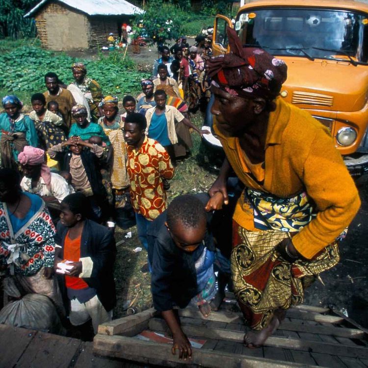 cover art for Auprès des réfugiés rwandais, traqués au Zaïre-Congo -Épisode 4 - Les humanitaires utilisés comme appât
