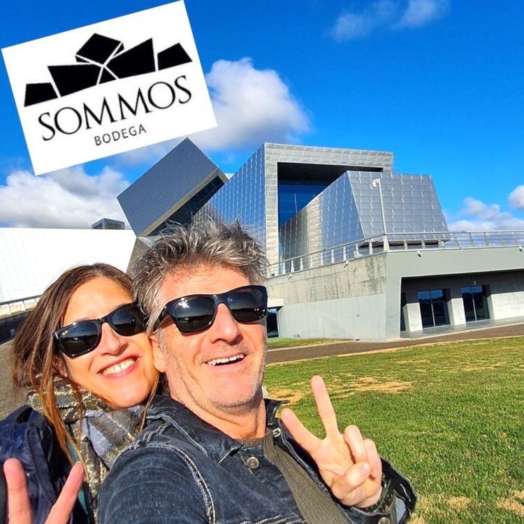 cover art for Bodegas Sommos: Un Viaje Entre Copas y Placeres Gastronómicos