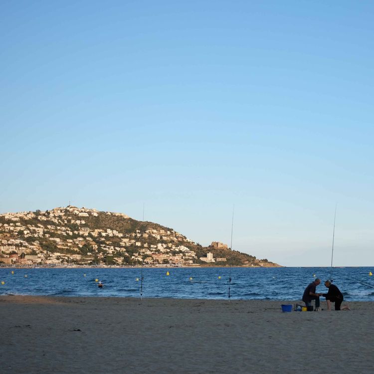 cover art for Benvinguts à Rosas - sous le béton, la mer // PILOTE